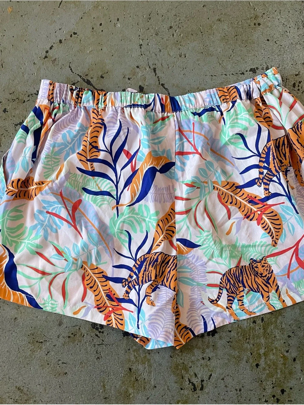 Cynthia Rowley Pajama Set Featuring a Tiger and Tropical Leaf Print Size M/L - Picture 5 of 11